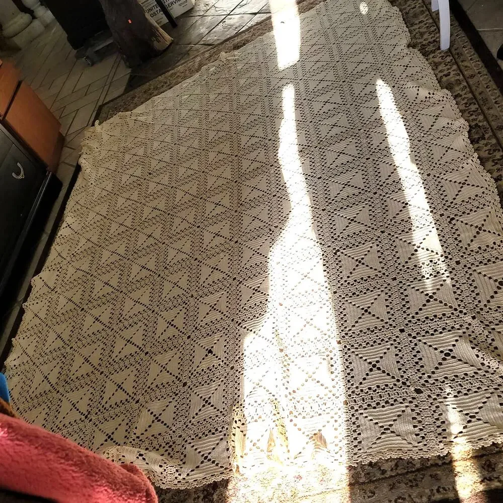Vintage handmade crochet Coverlet square 77x100 cream bedspread